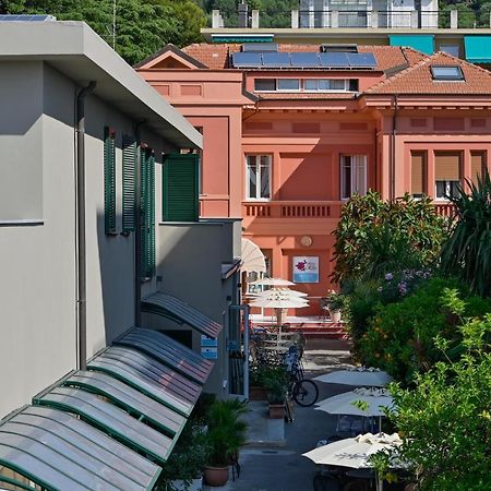 Hotel Delle Rose San Bartolomeo Al Mare Bagian luar foto