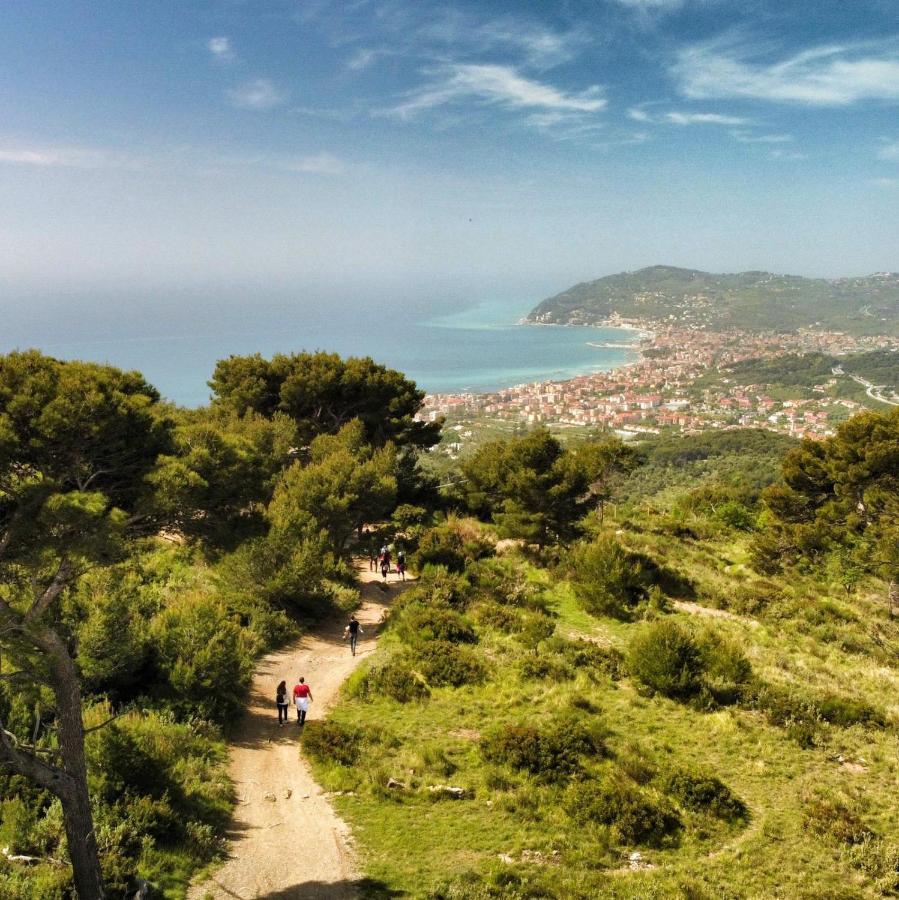 Hotel Delle Rose San Bartolomeo Al Mare Bagian luar foto