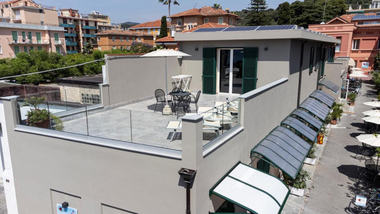 Hotel Delle Rose San Bartolomeo Al Mare Bagian luar foto