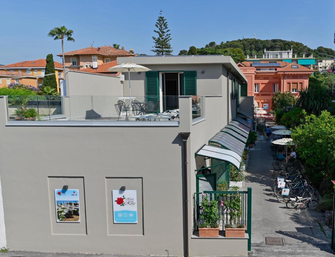 Hotel Delle Rose San Bartolomeo Al Mare Bagian luar foto