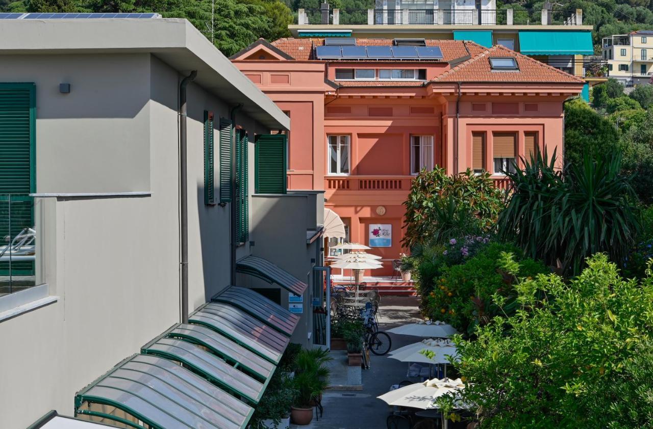 Hotel Delle Rose San Bartolomeo Al Mare Bagian luar foto