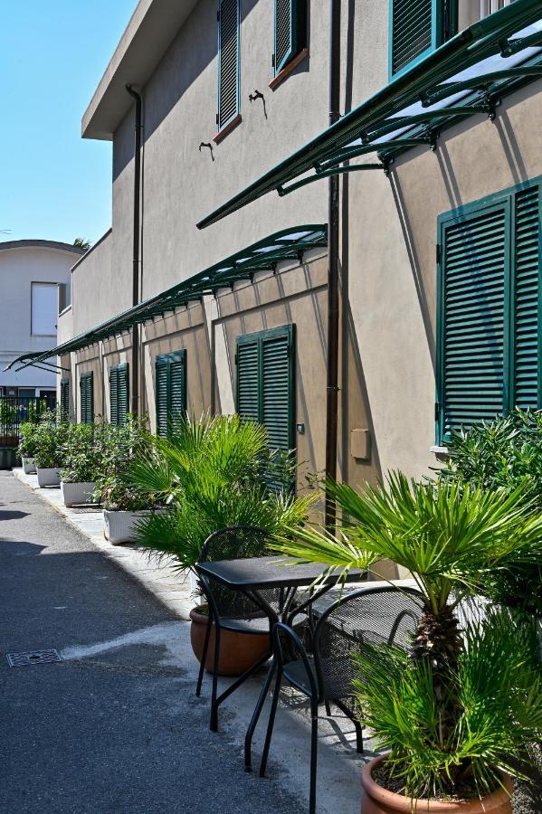 Hotel Delle Rose San Bartolomeo Al Mare Bagian luar foto