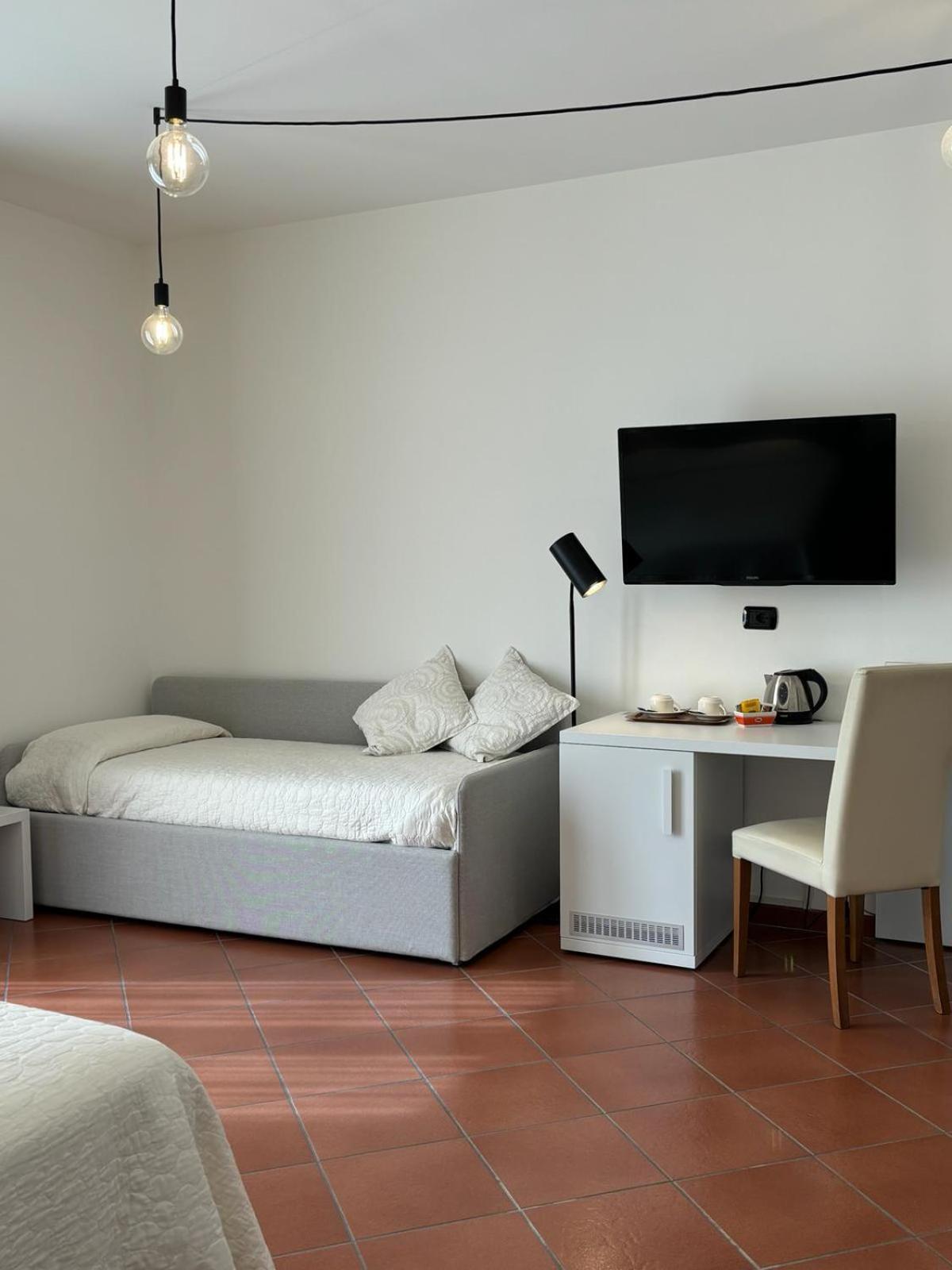 Hotel Delle Rose San Bartolomeo Al Mare Bagian luar foto