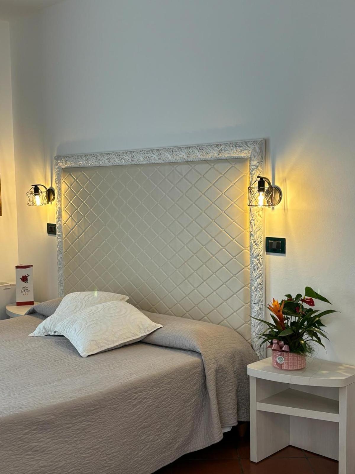 Hotel Delle Rose San Bartolomeo Al Mare Bagian luar foto