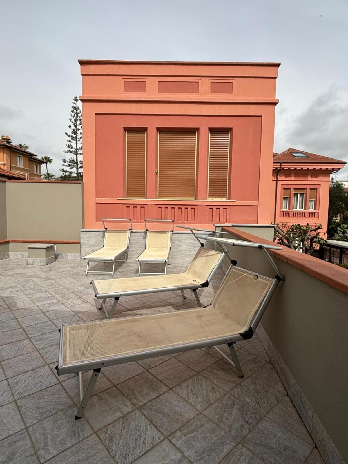 Hotel Delle Rose San Bartolomeo Al Mare Bagian luar foto