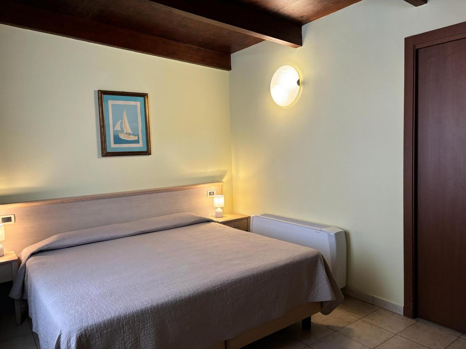 Hotel Delle Rose San Bartolomeo Al Mare Bagian luar foto