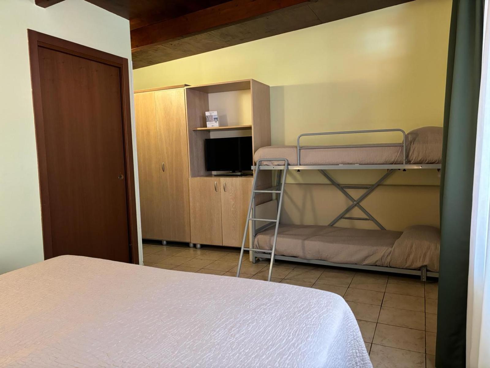 Hotel Delle Rose San Bartolomeo Al Mare Bagian luar foto
