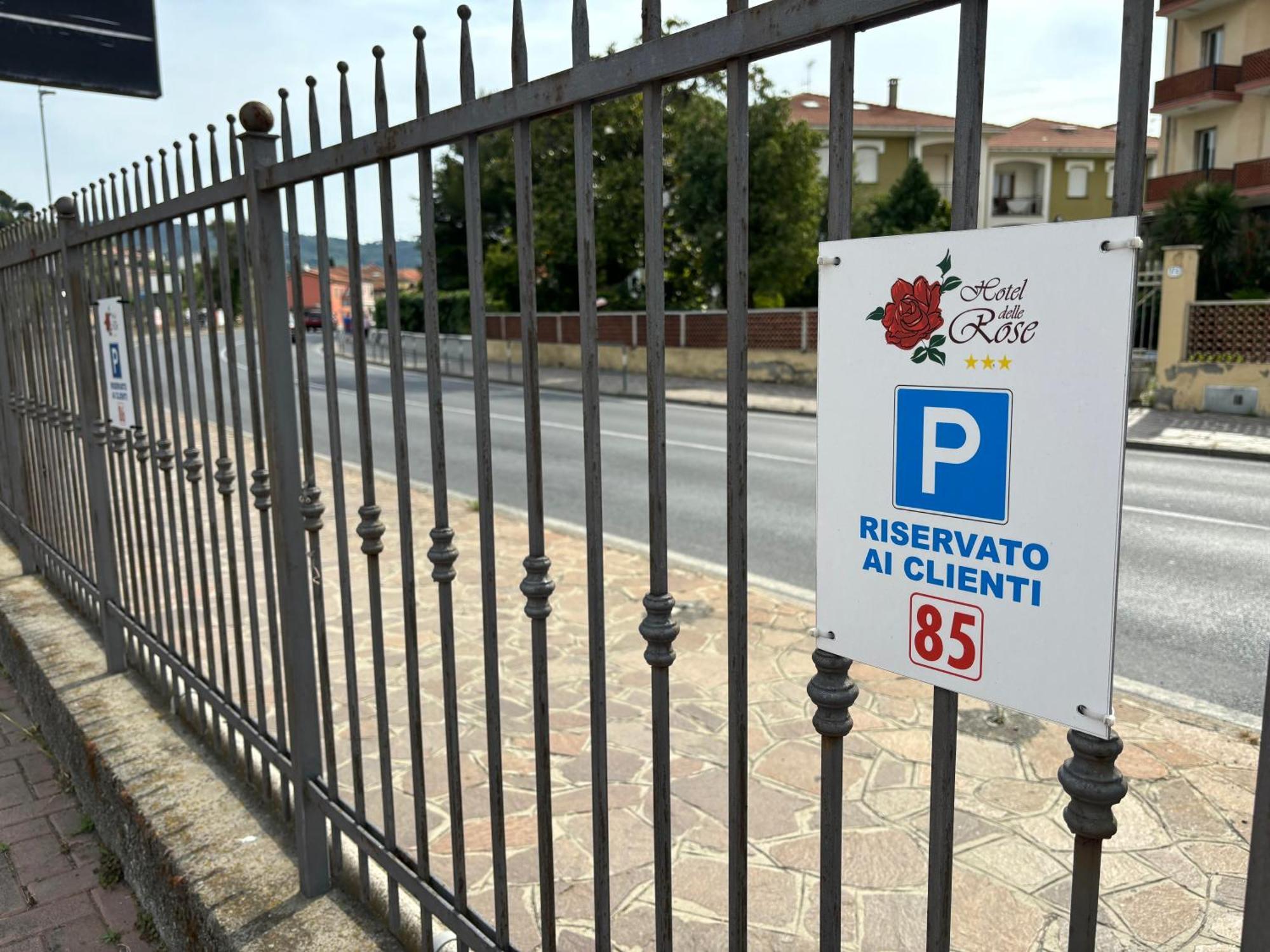 Hotel Delle Rose San Bartolomeo Al Mare Bagian luar foto