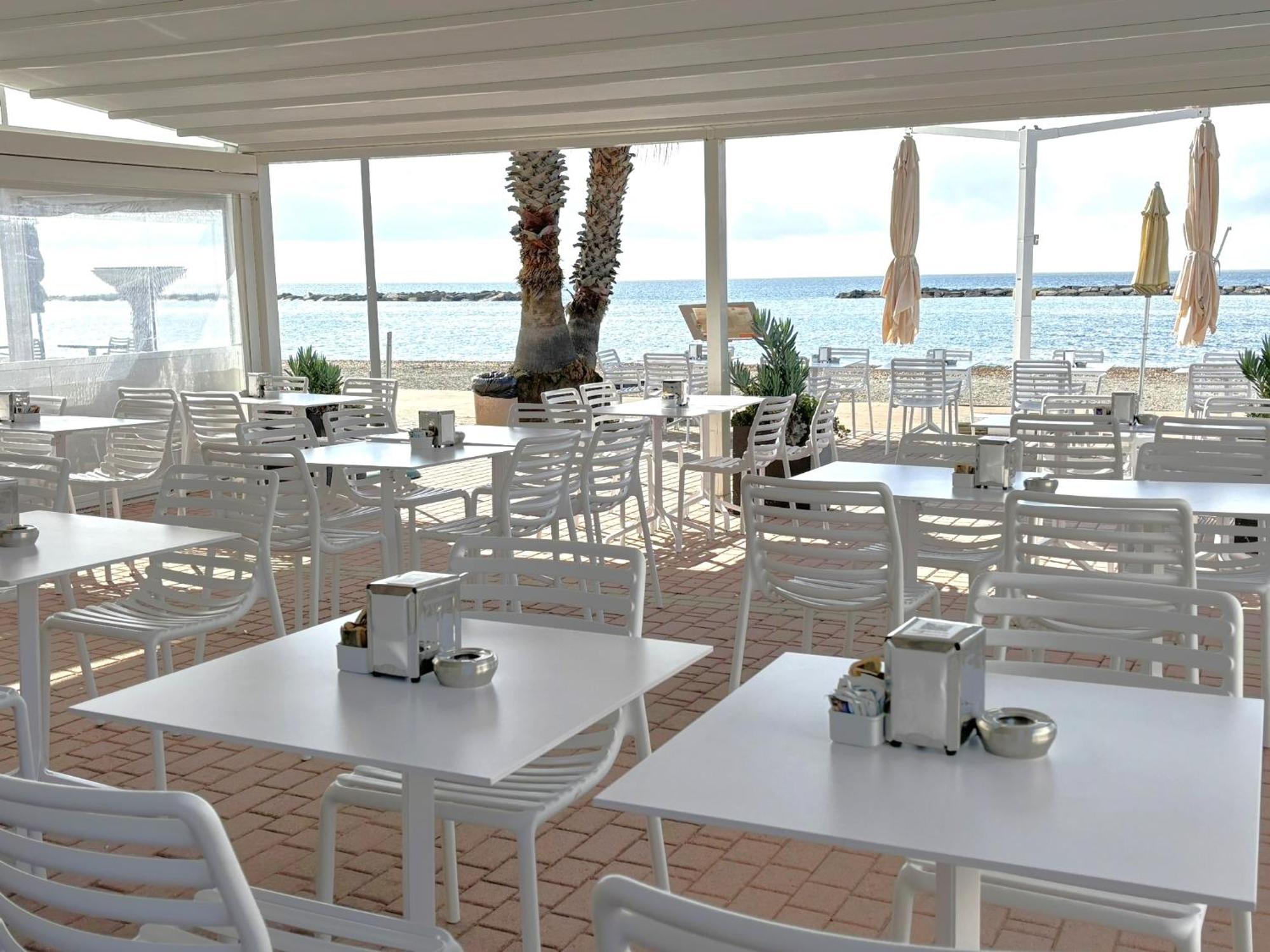Hotel Delle Rose San Bartolomeo Al Mare Bagian luar foto