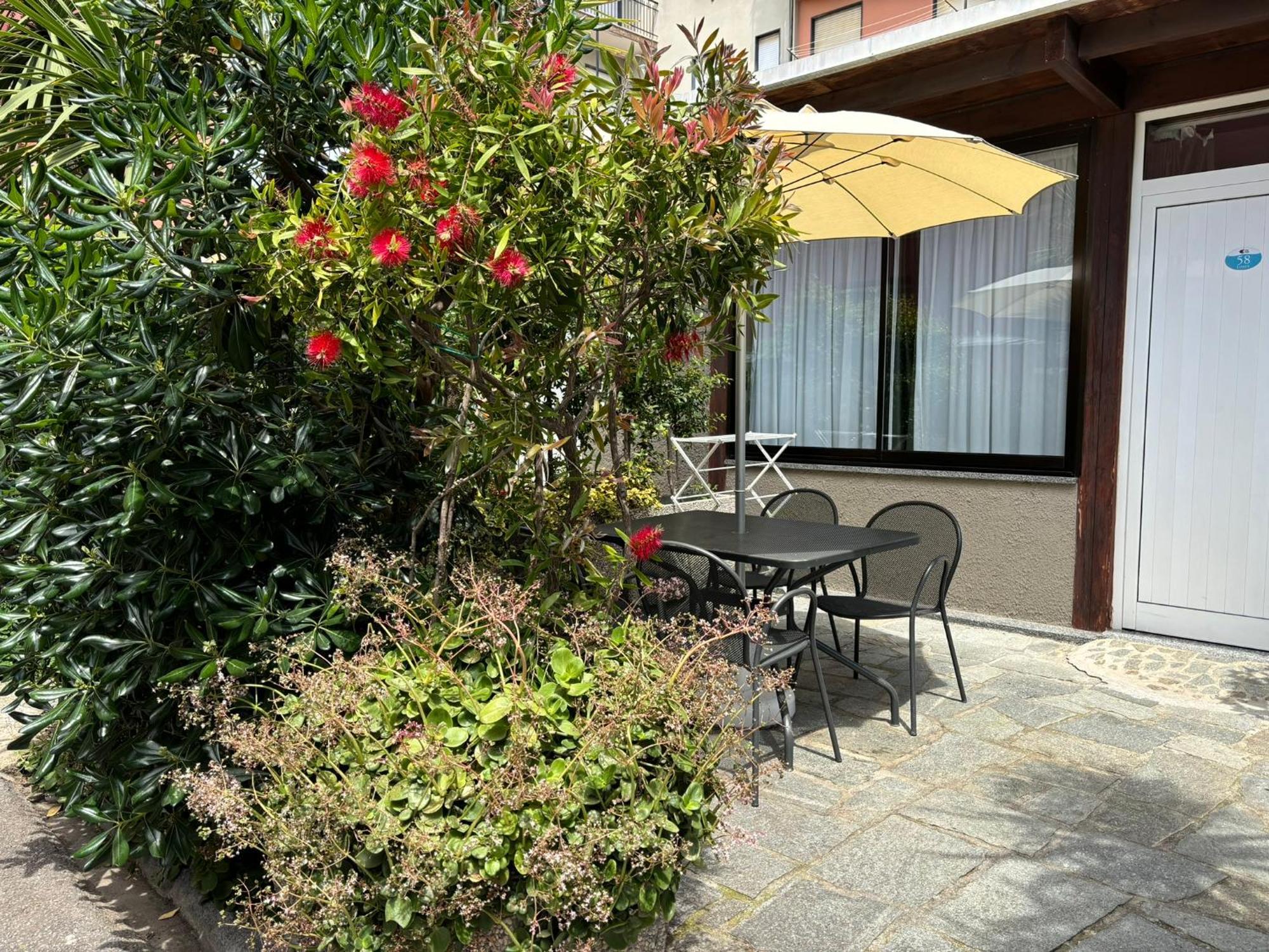 Hotel Delle Rose San Bartolomeo Al Mare Bagian luar foto