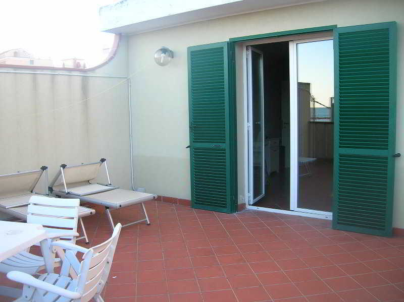 Hotel Delle Rose San Bartolomeo Al Mare Bagian luar foto