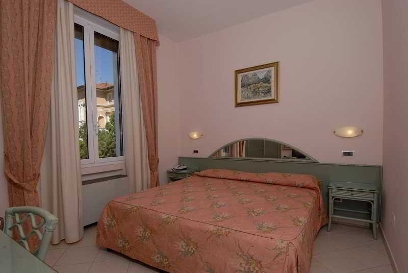 Hotel Delle Rose San Bartolomeo Al Mare Bagian luar foto