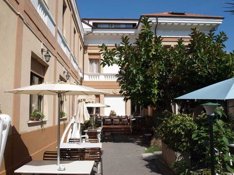 Hotel Delle Rose San Bartolomeo Al Mare Bagian luar foto