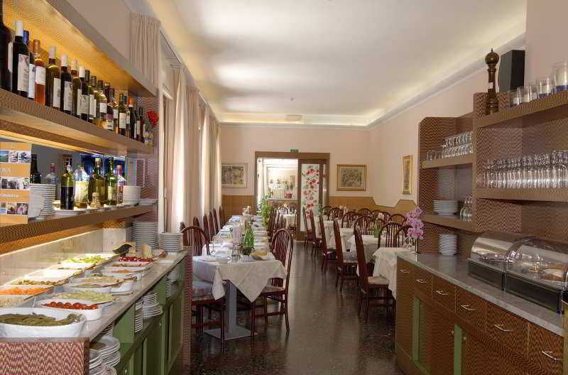 Hotel Delle Rose San Bartolomeo Al Mare Bagian luar foto